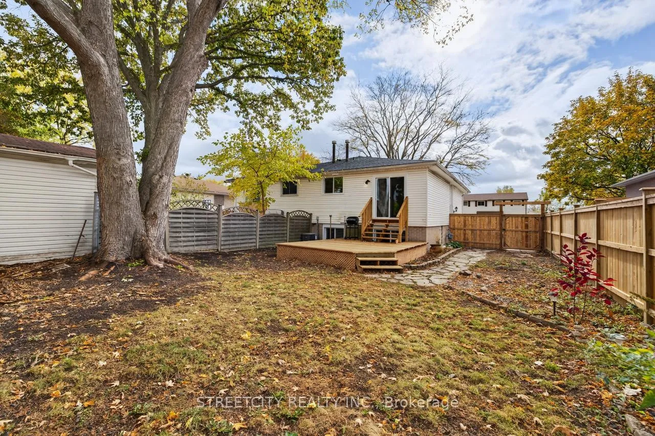 Photo 27 of 1128 Overlea Crescent, Sarnia — HOMEH