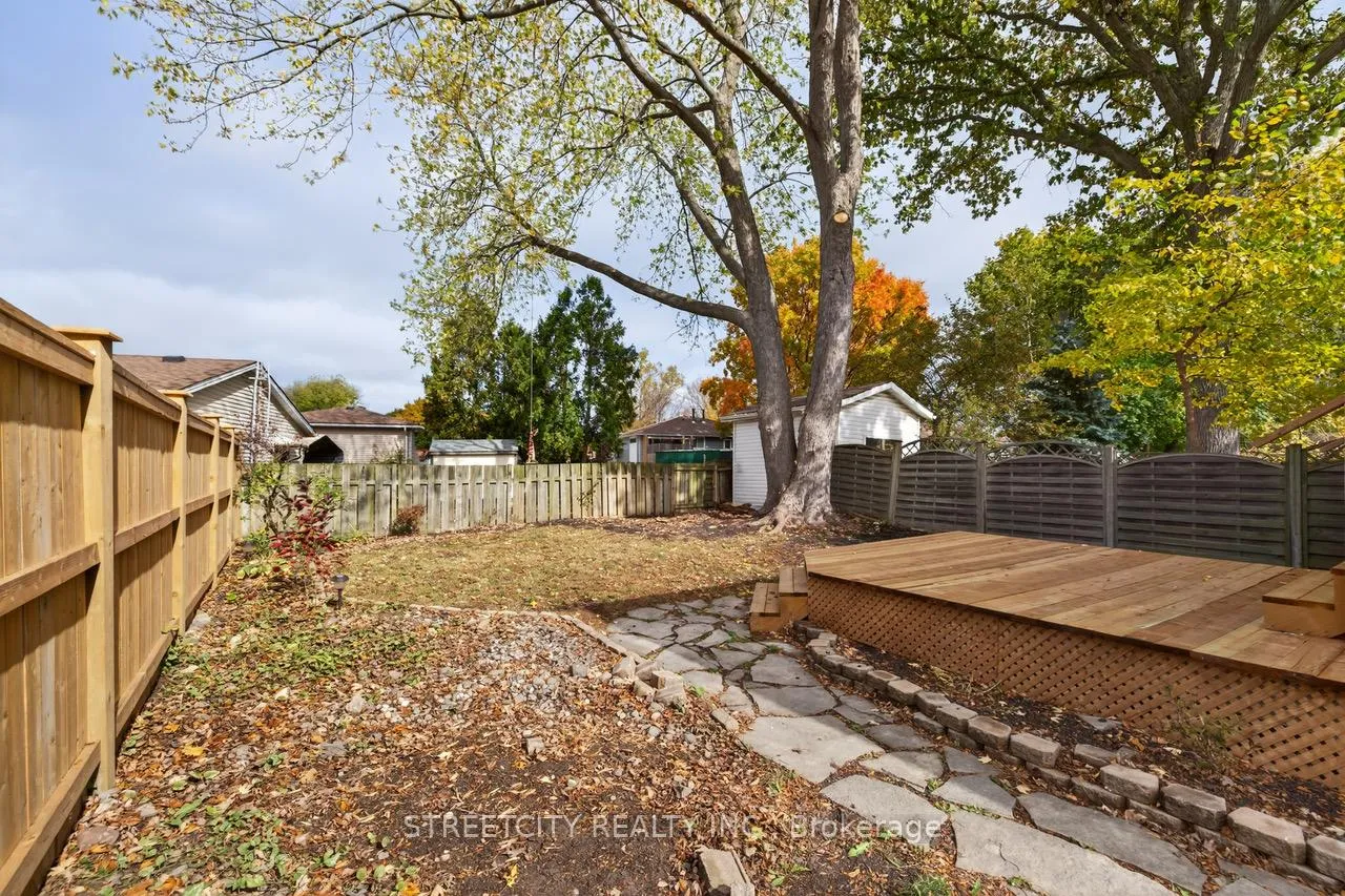 Photo 31 of 1128 Overlea Crescent, Sarnia — HOMEH