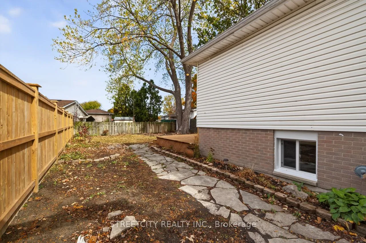 Photo 32 of 1128 Overlea Crescent, Sarnia — HOMEH