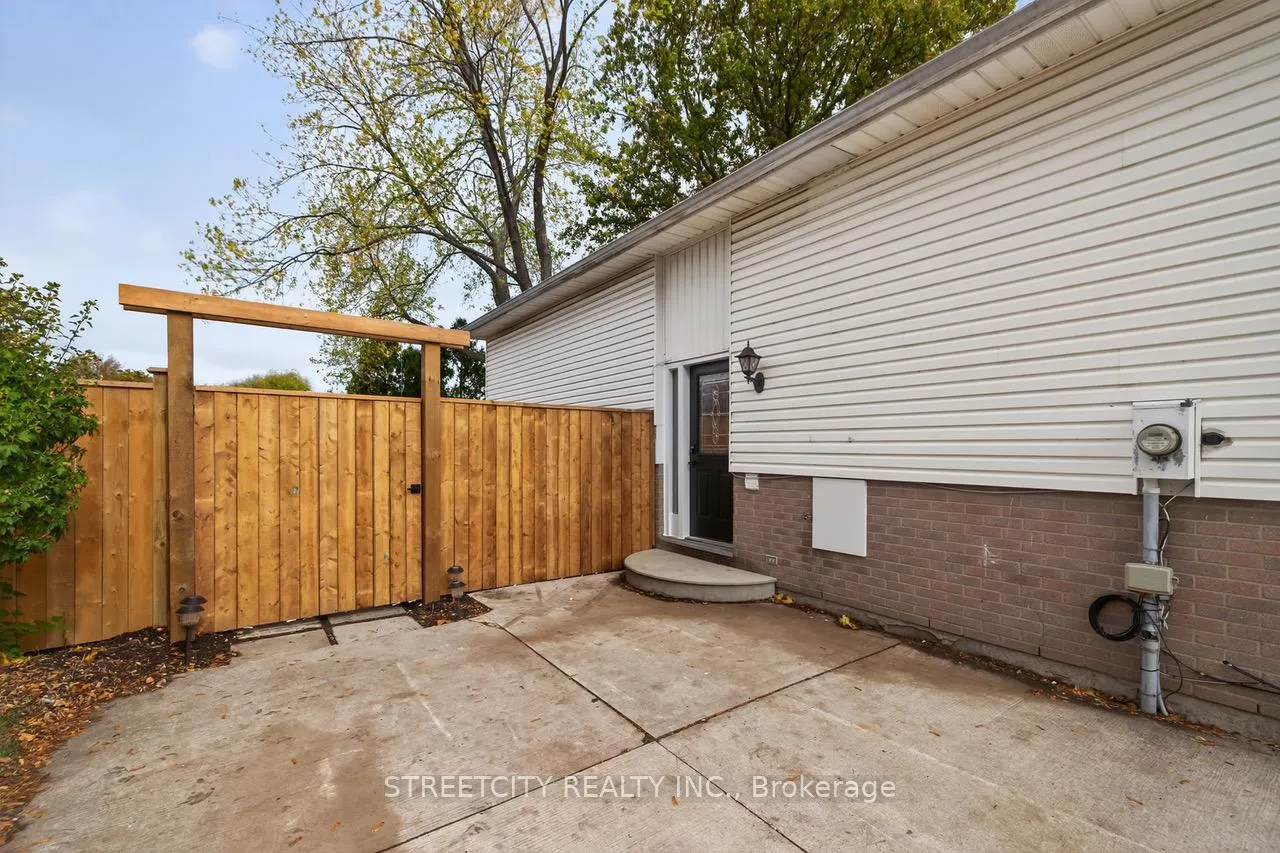 Photo 33 of 1128 Overlea Crescent, Sarnia — HOMEH