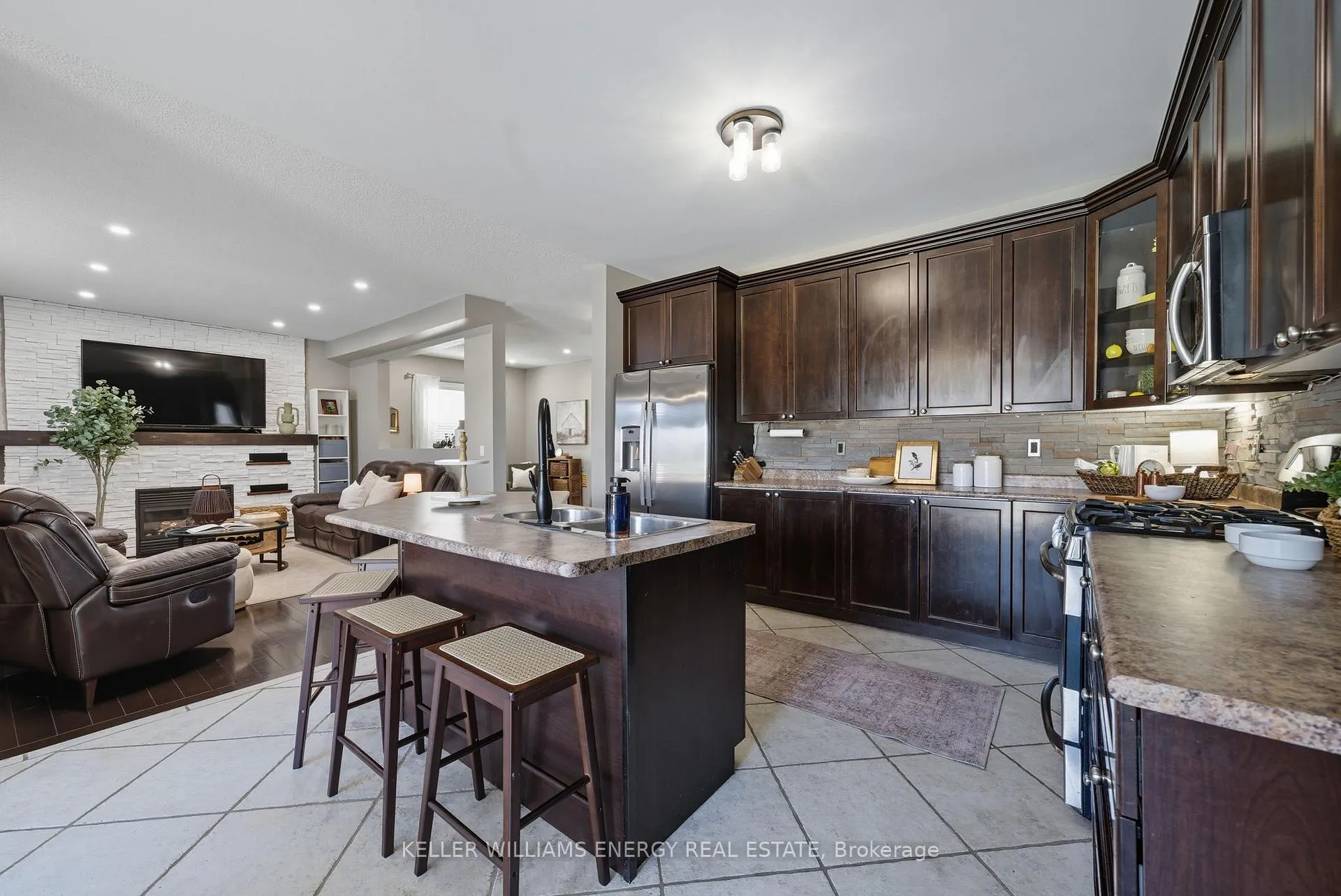 Photo 4 of 7 Mccorkell Street, Clarington, Bowmanville — HOMEH