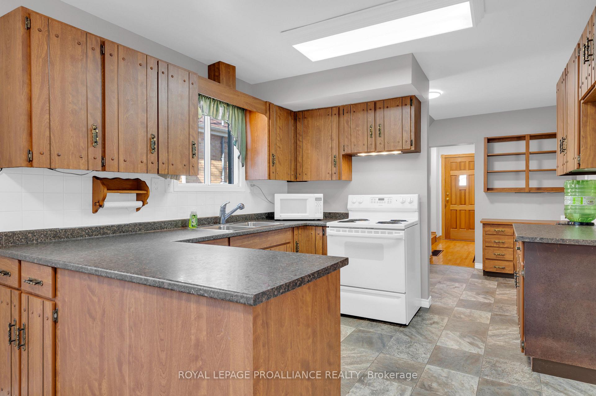 Photo 18 of 152 Bleecker Avenue, Belleville, Belleville Ward — HOMEH
