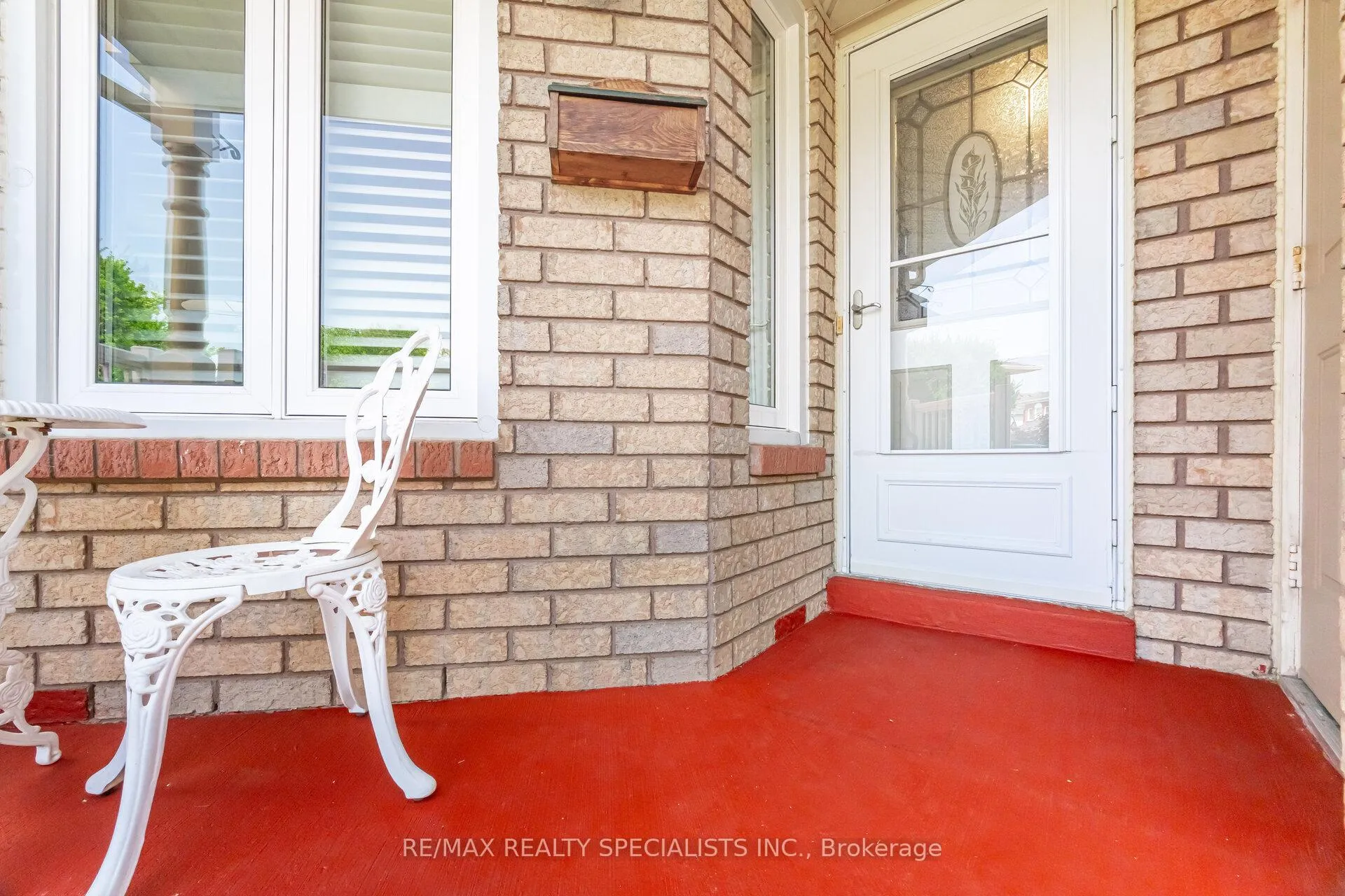 Photo 3 of 45 Bradshaw Street, Clarington, Bowmanville — HOMEH