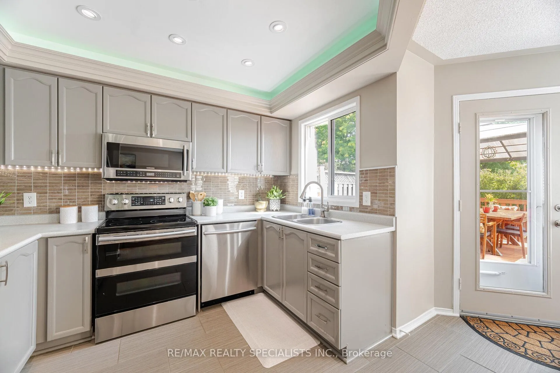Photo 11 of 45 Bradshaw Street, Clarington, Bowmanville — HOMEH