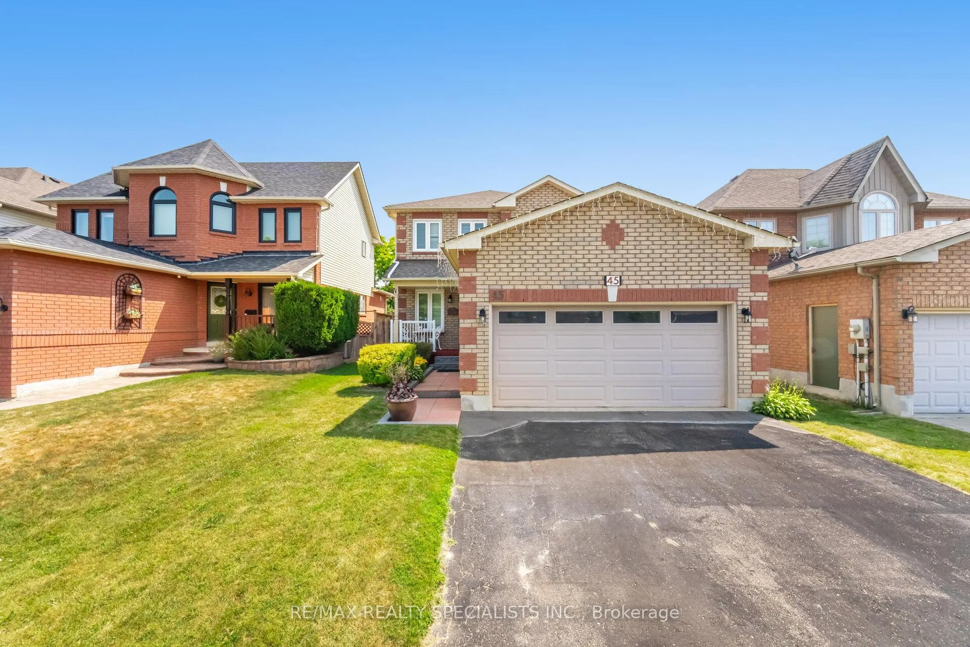 Photo 42 of 45 Bradshaw Street, Clarington, Bowmanville — HOMEH