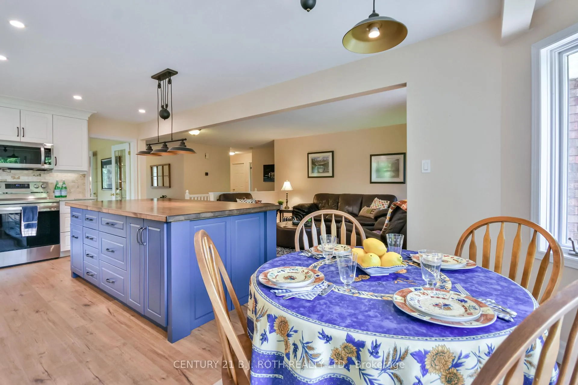 Photo 9 of 34 Cairns Boulevard, Springwater, Midhurst — HOMEH