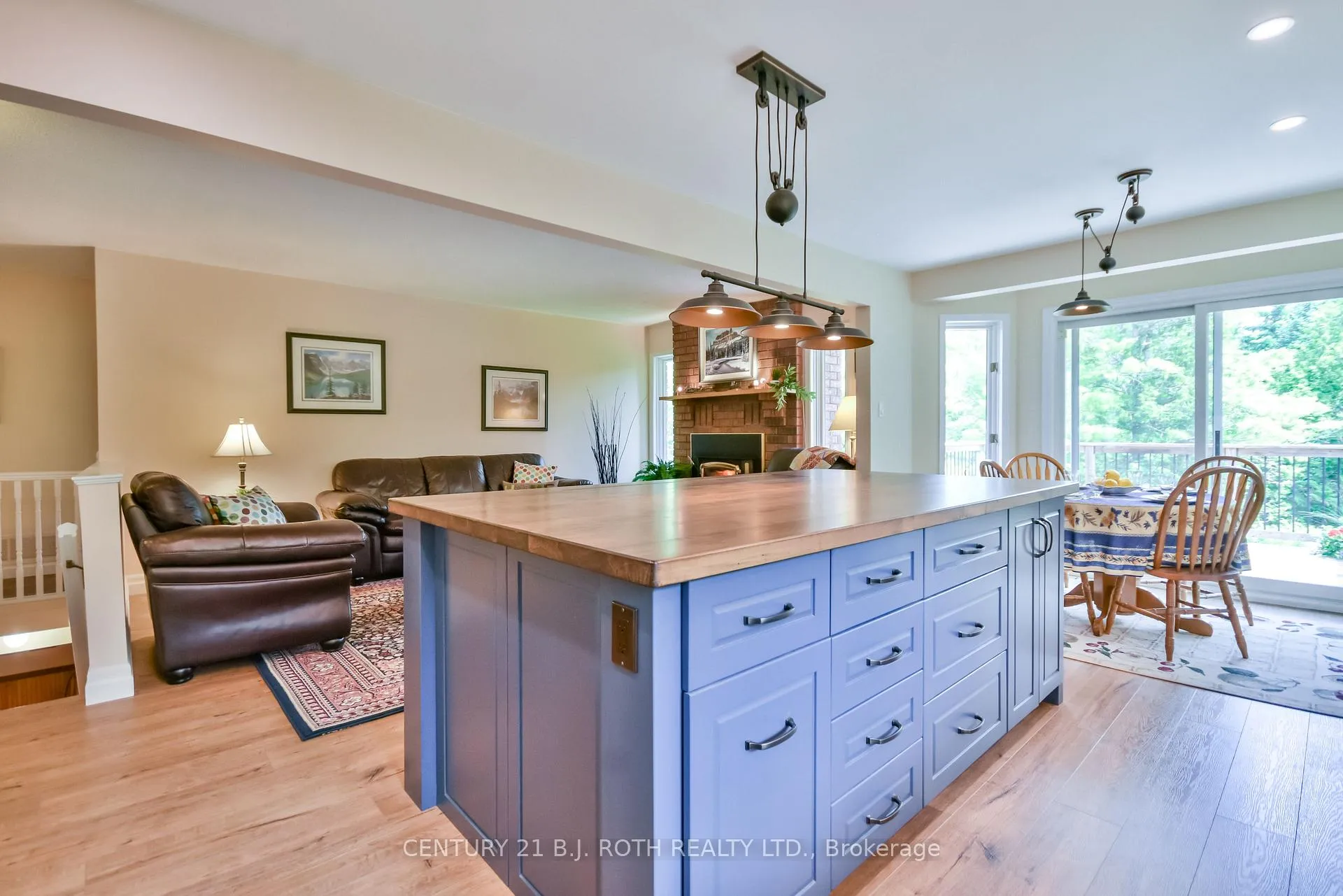 Photo 12 of 34 Cairns Boulevard, Springwater, Midhurst — HOMEH