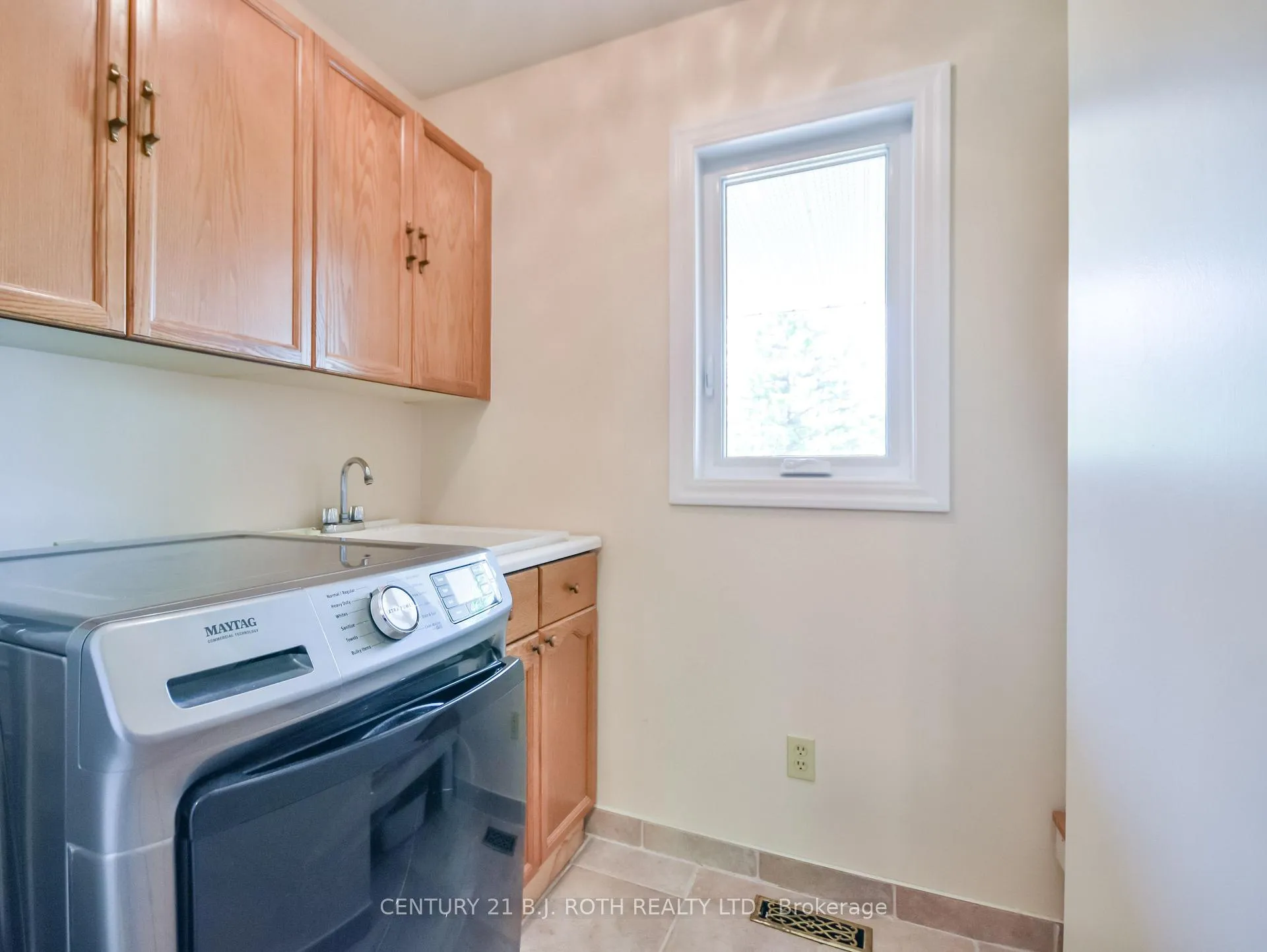 Photo 21 of 34 Cairns Boulevard, Springwater, Midhurst — HOMEH