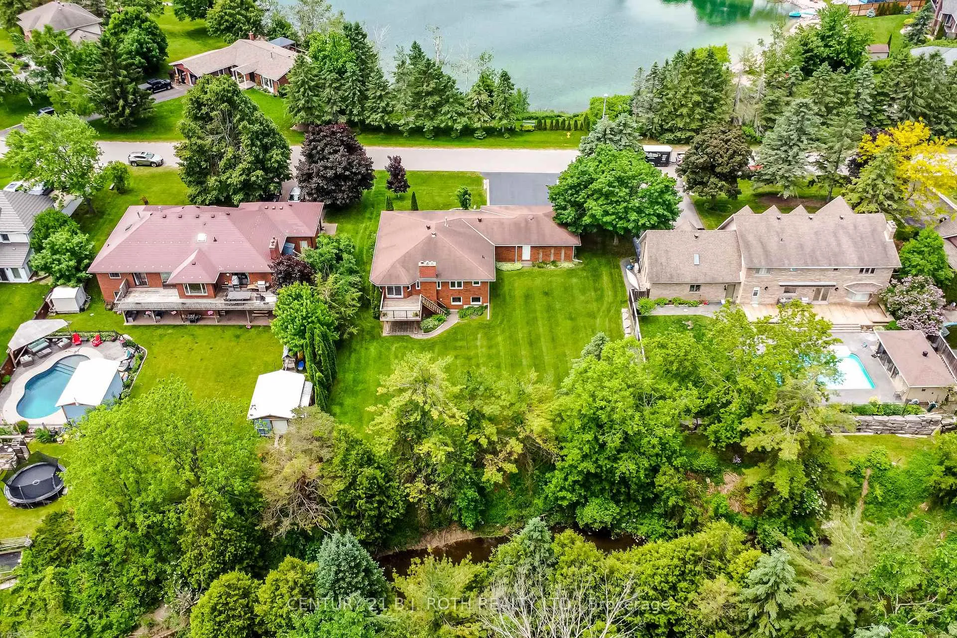 Photo 32 of 34 Cairns Boulevard, Springwater, Midhurst — HOMEH