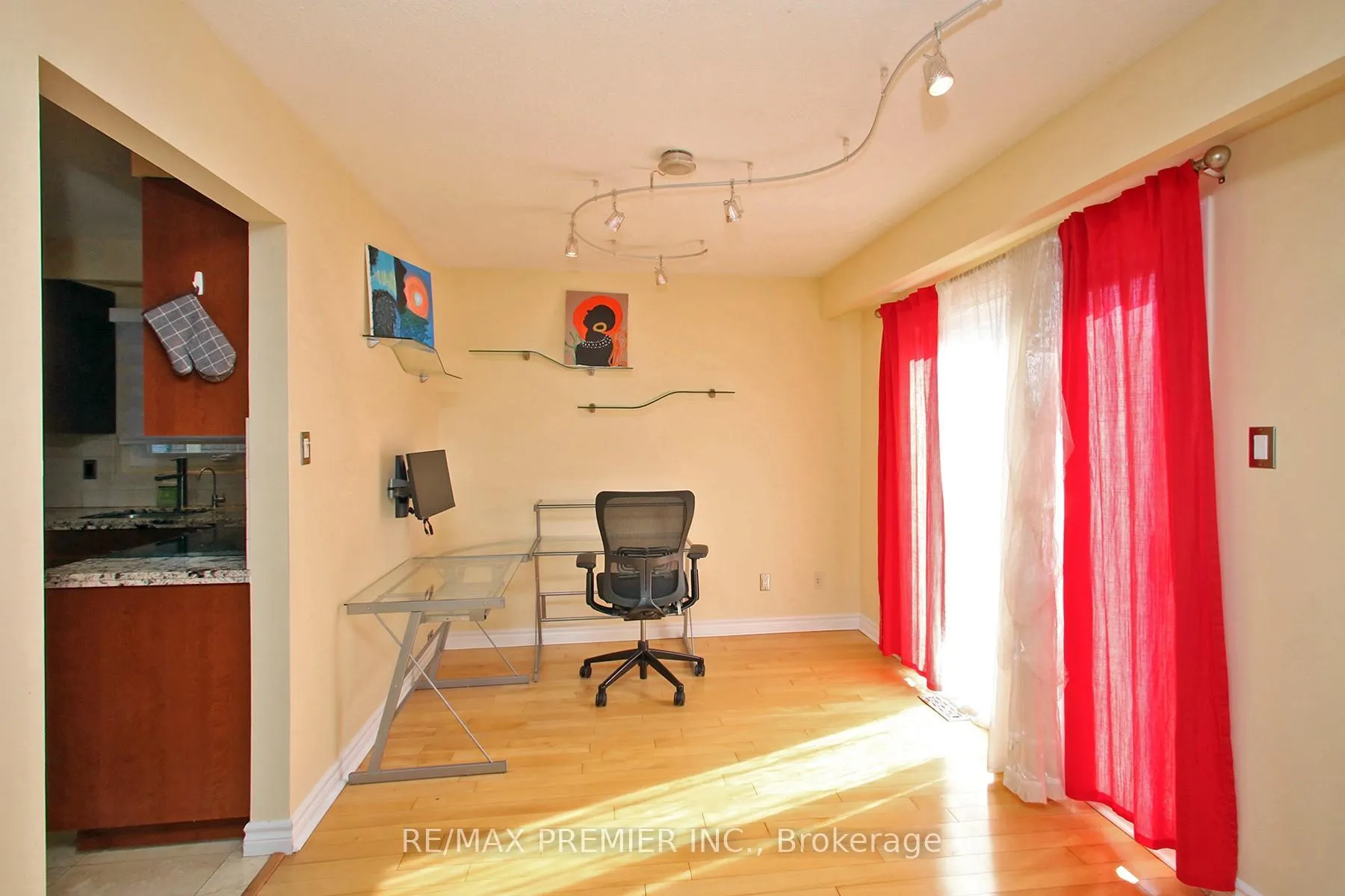 Photo 7 of 600 Stonebridge Lane, Pickering, West Shore — HOMEH