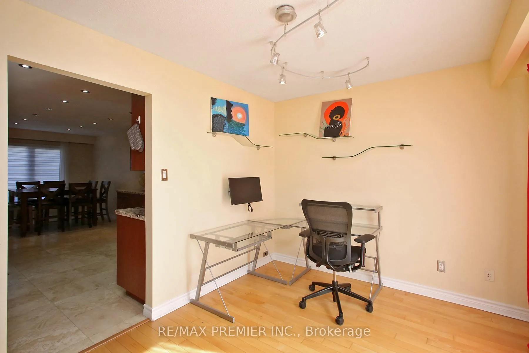 Photo 8 of 600 Stonebridge Lane, Pickering, West Shore — HOMEH