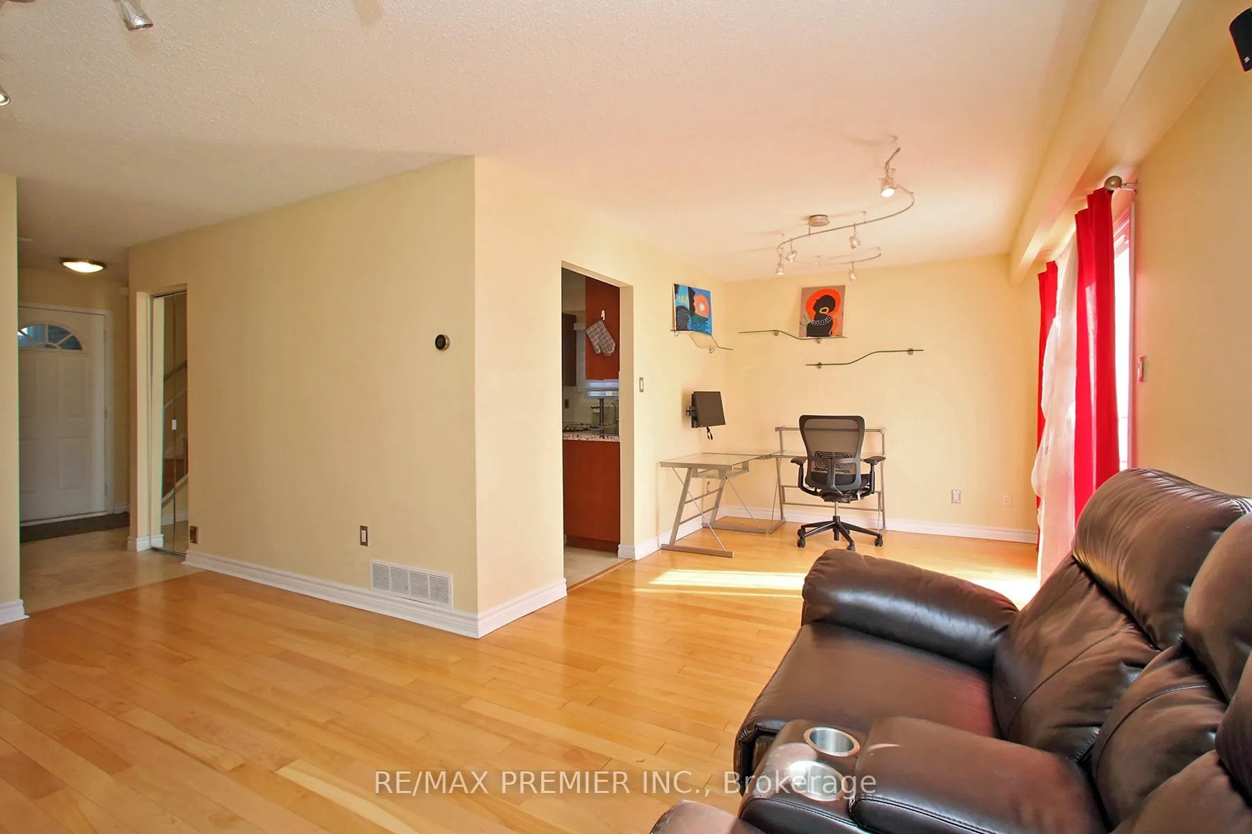 Photo 9 of 600 Stonebridge Lane, Pickering, West Shore — HOMEH