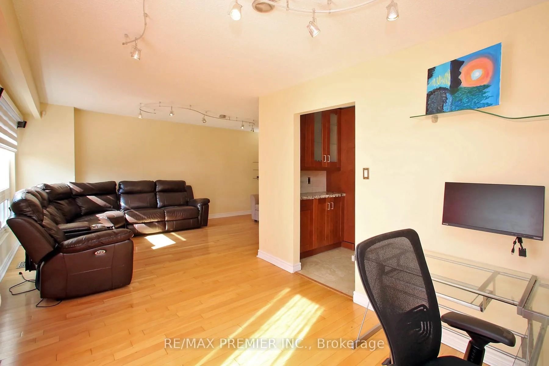 Photo 10 of 600 Stonebridge Lane, Pickering, West Shore — HOMEH