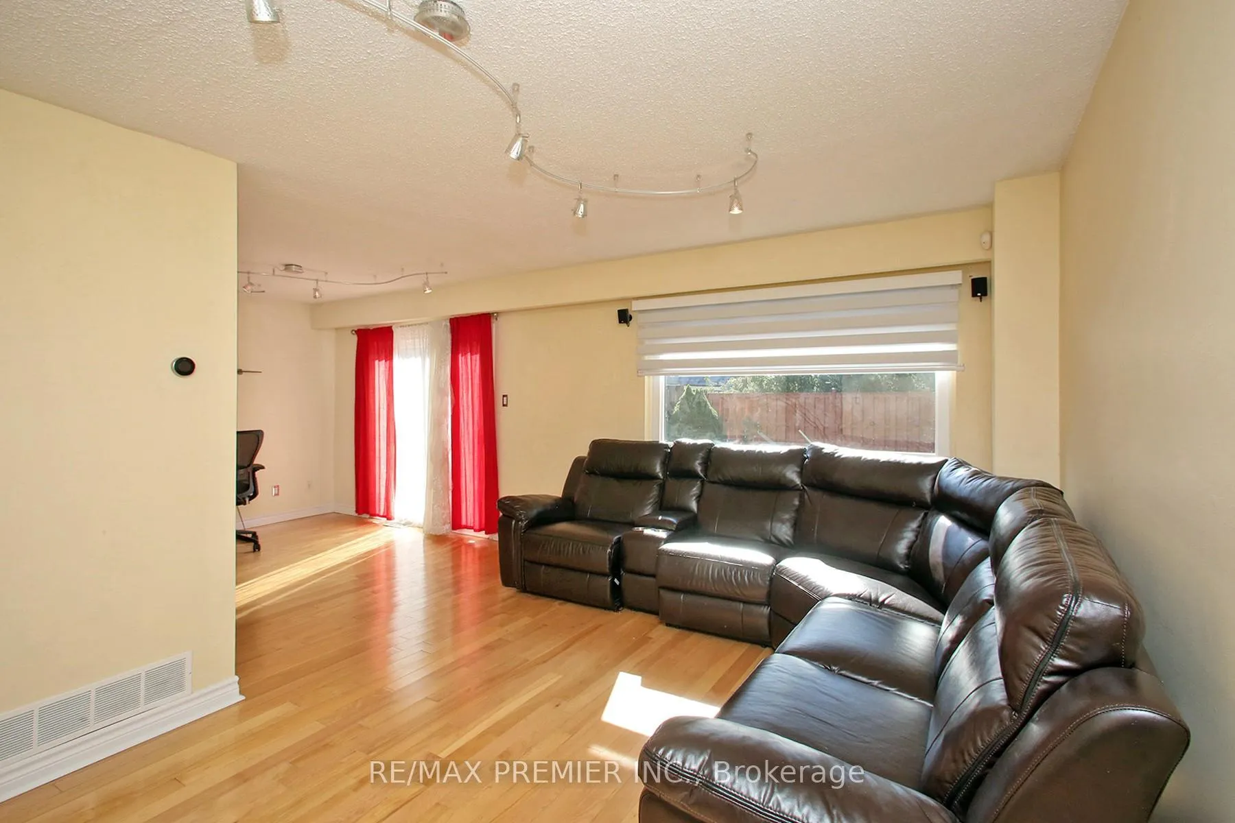 Photo 11 of 600 Stonebridge Lane, Pickering, West Shore — HOMEH