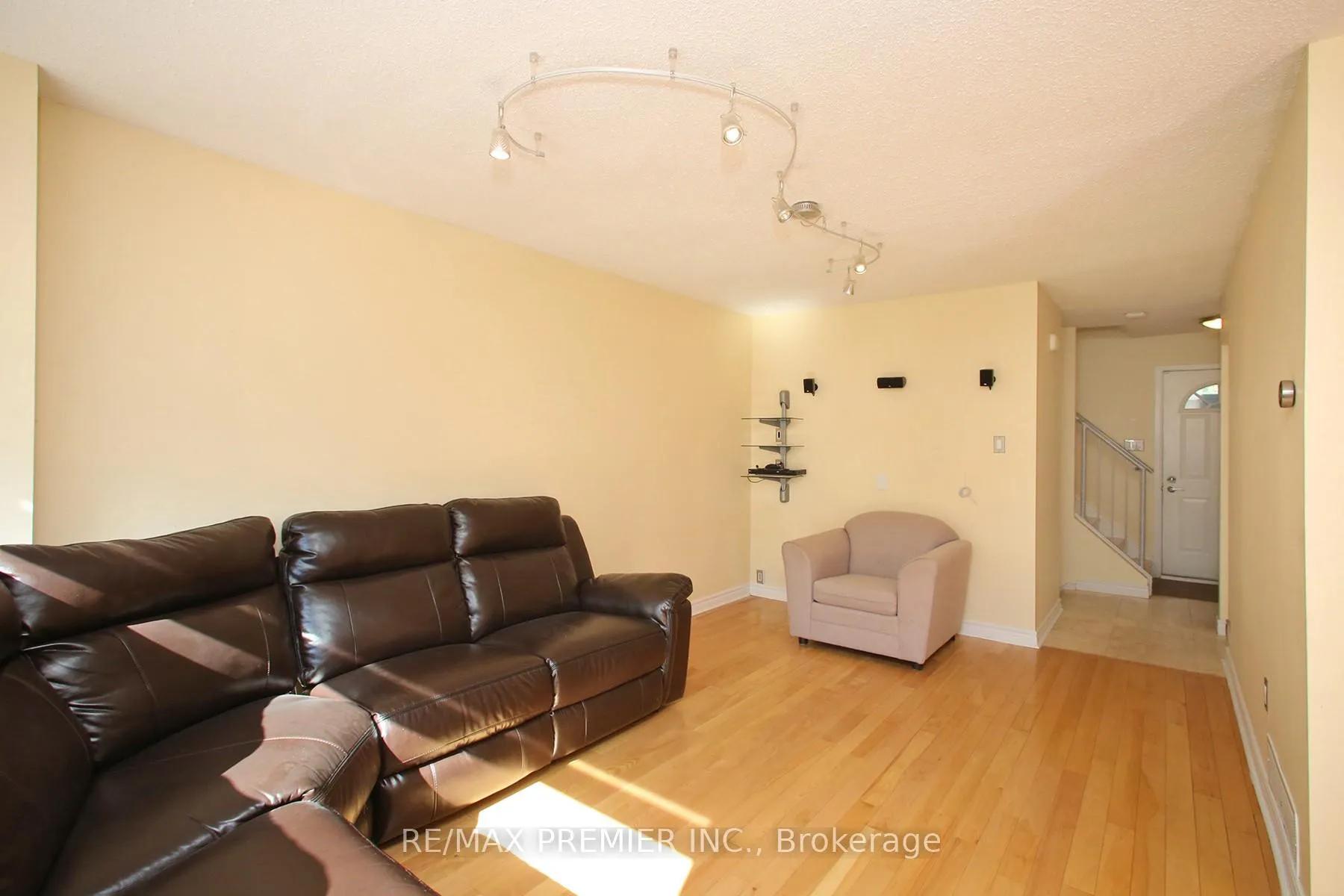 Photo 12 of 600 Stonebridge Lane, Pickering, West Shore — HOMEH