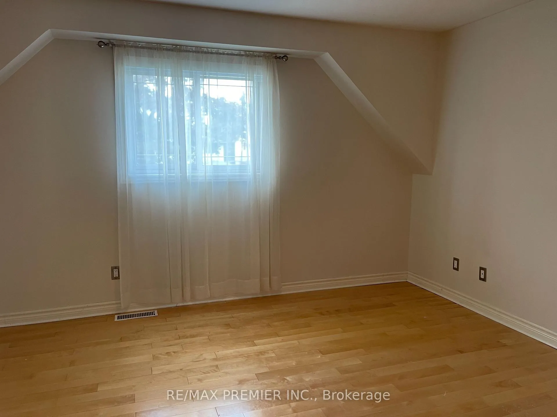 Photo 24 of 600 Stonebridge Lane, Pickering, West Shore — HOMEH