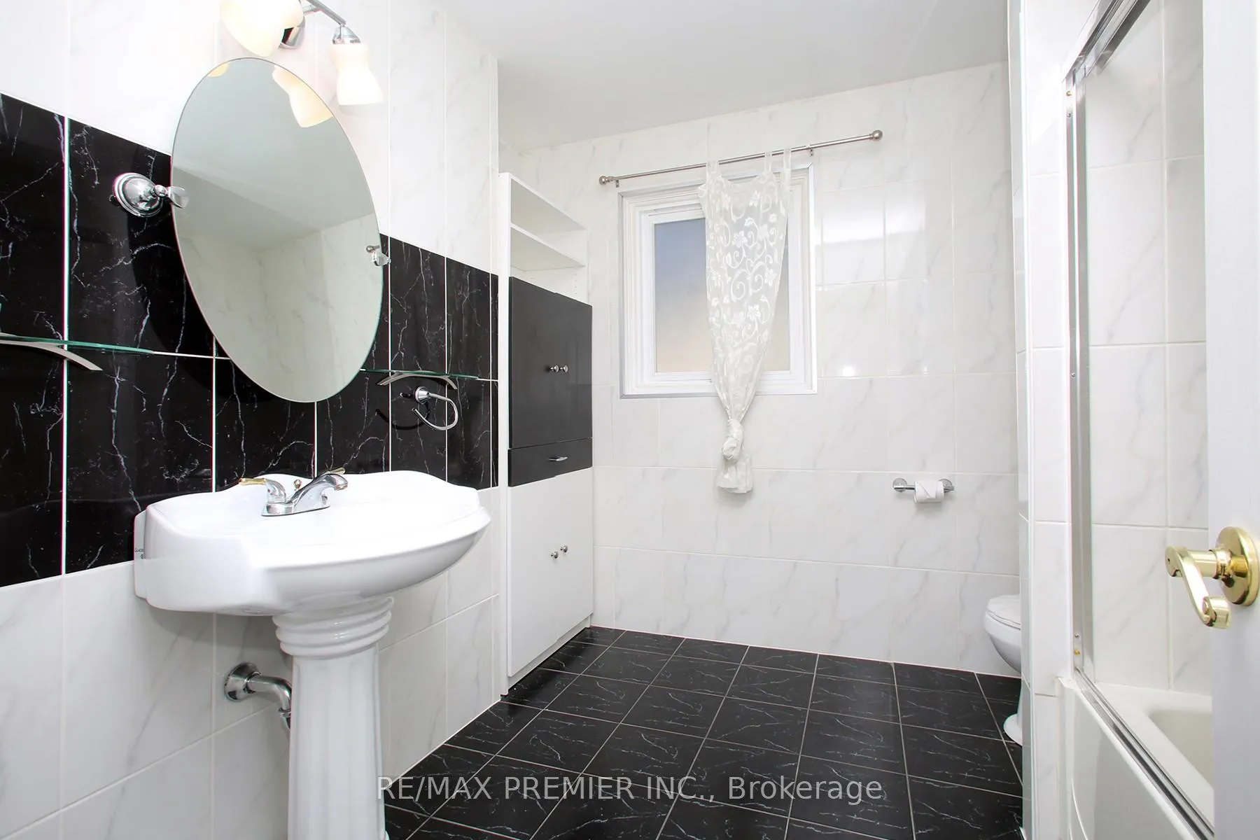 Photo 25 of 600 Stonebridge Lane, Pickering, West Shore — HOMEH