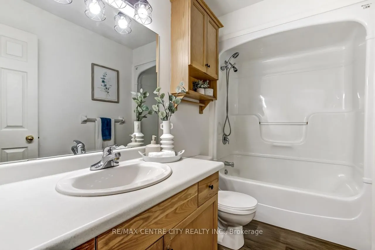 Photo 6 of 11 Axford Parkway, St. Thomas — HOMEH