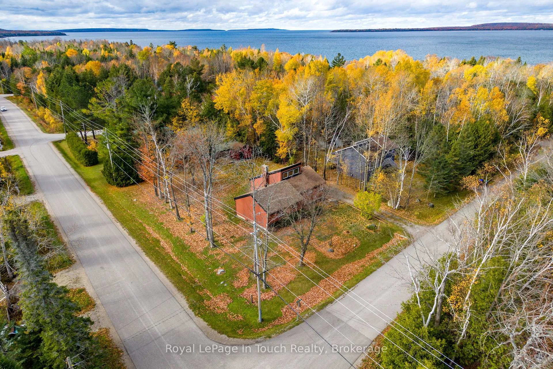 Photo 10 of 2 Coppercliff Crescent, Tiny, Rural Tiny — HOMEH
