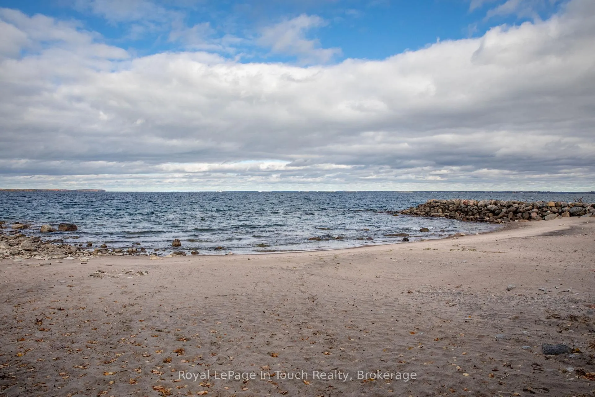 Photo 16 of 2 Coppercliff Crescent, Tiny, Rural Tiny — HOMEH