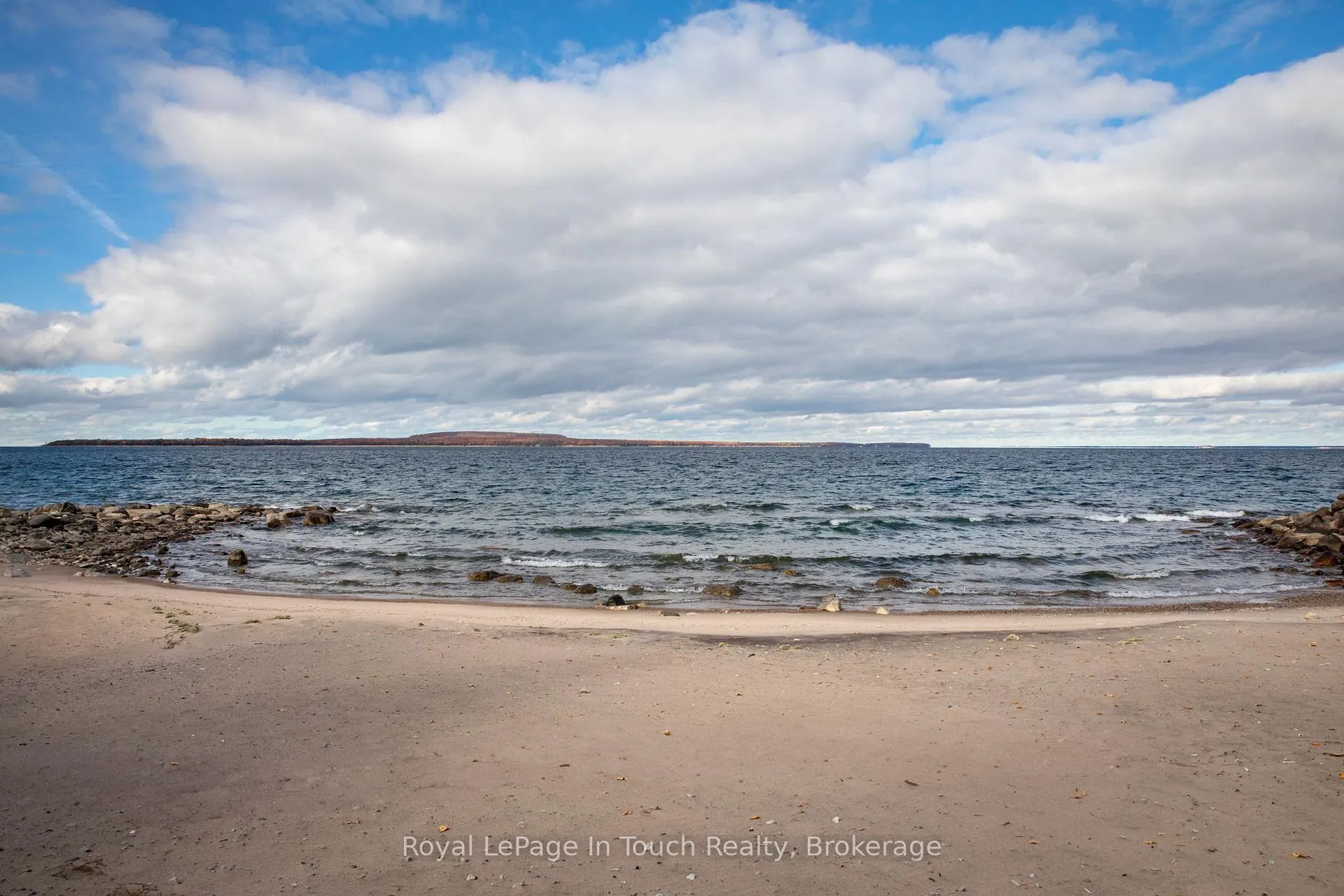 Photo 18 of 2 Coppercliff Crescent, Tiny, Rural Tiny — HOMEH