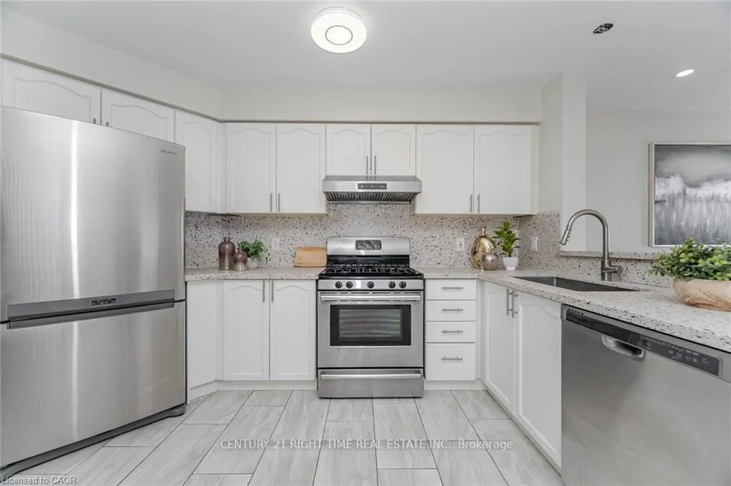 Photo 10 of 525 Chablis Drive E, Waterloo — HOMEH
