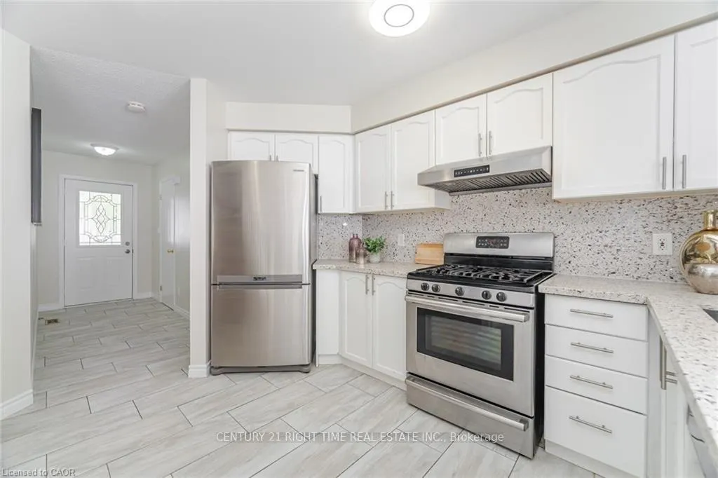 Photo 11 of 525 Chablis Drive E, Waterloo — HOMEH