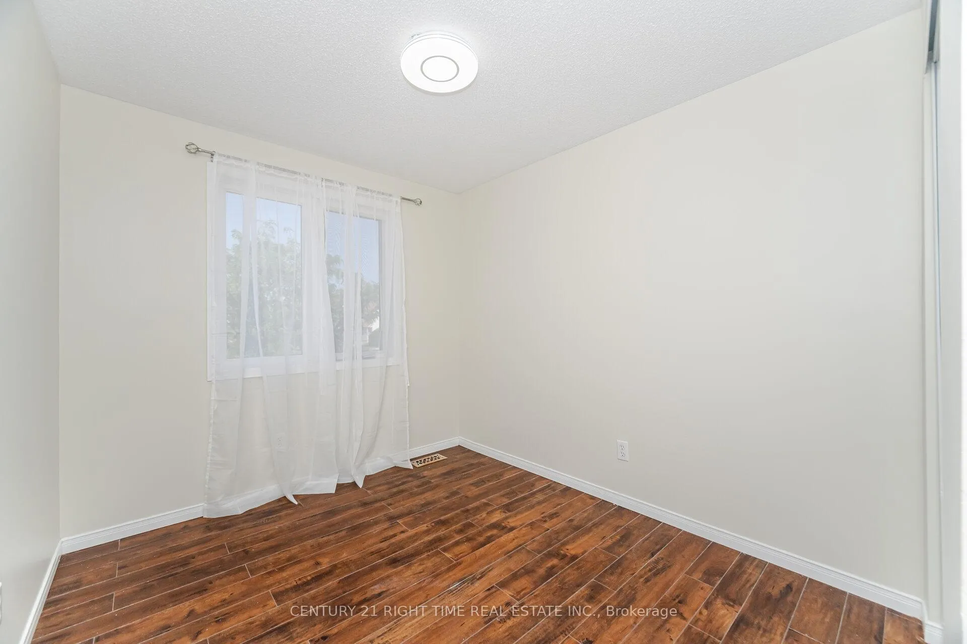 Photo 29 of 525 Chablis Drive E, Waterloo — HOMEH
