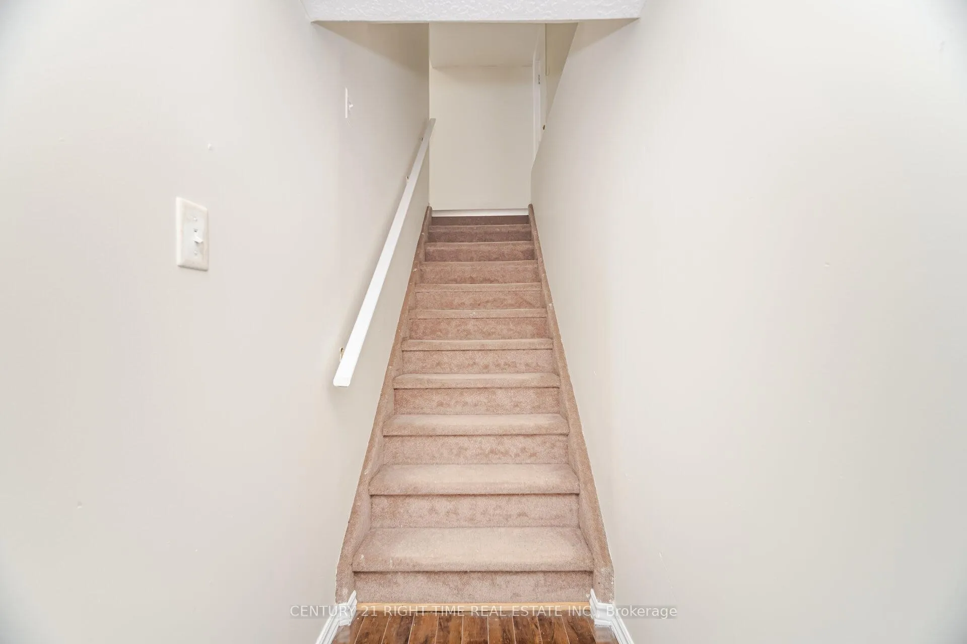 Photo 32 of 525 Chablis Drive E, Waterloo — HOMEH