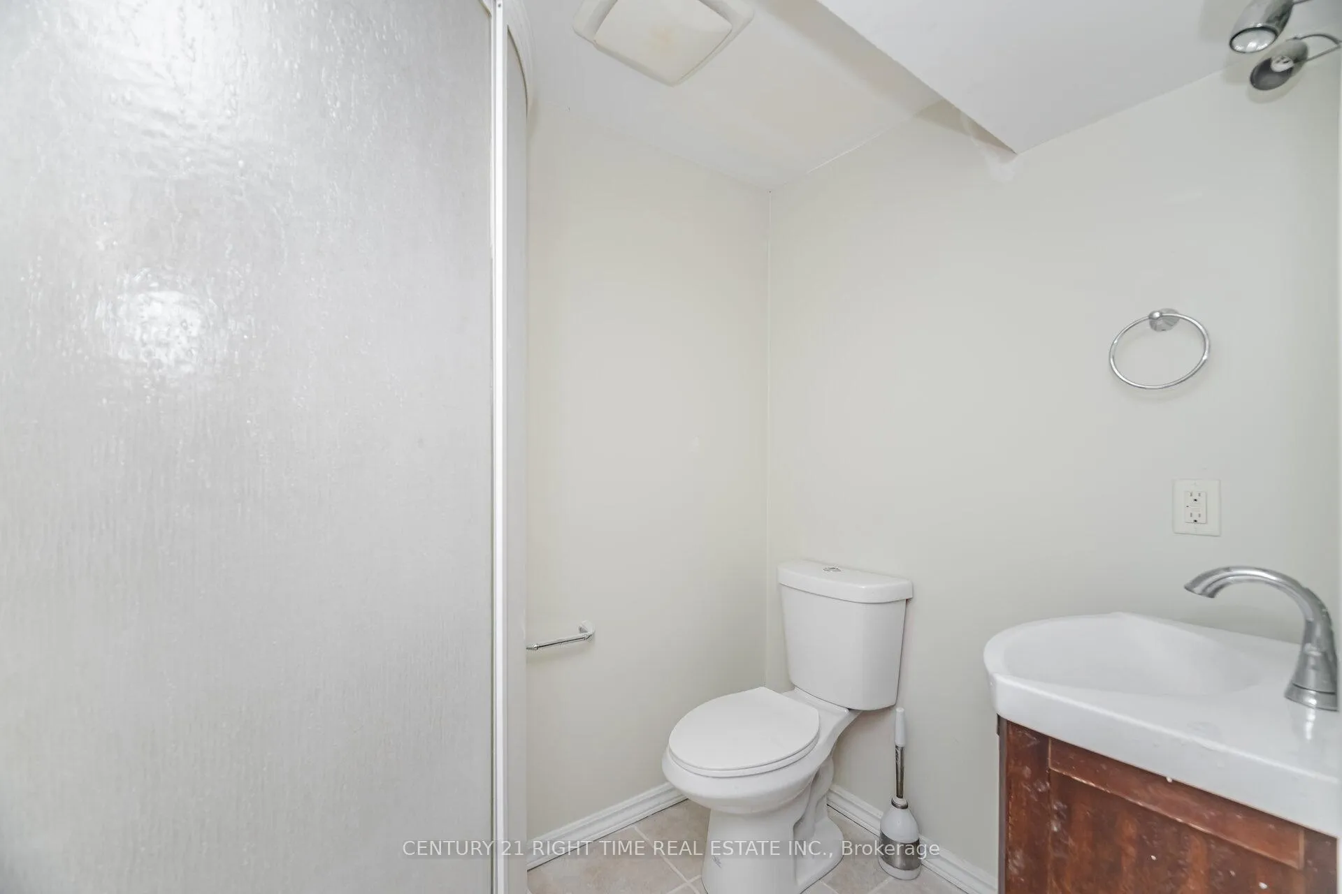 Photo 38 of 525 Chablis Drive E, Waterloo — HOMEH