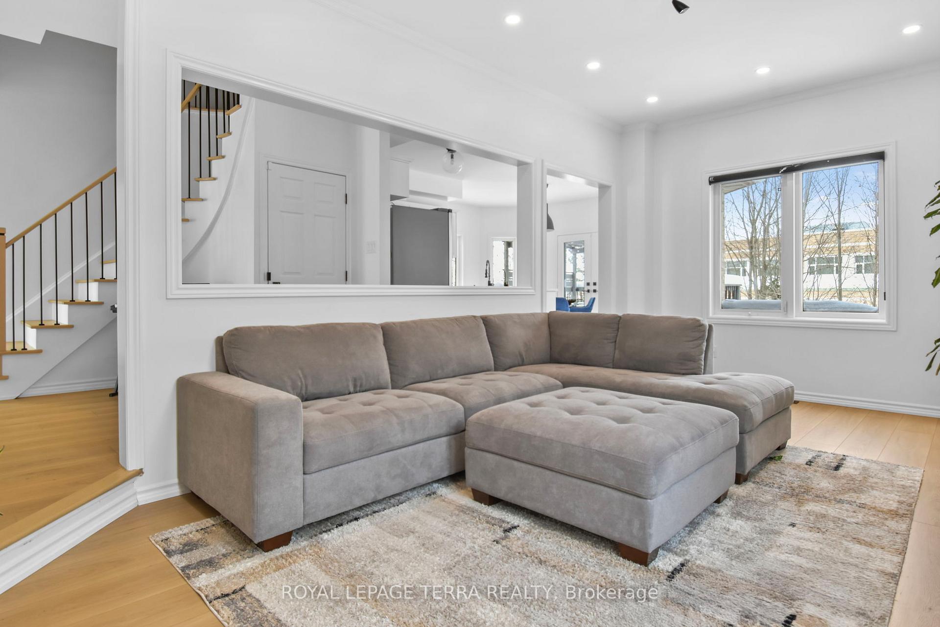 Photo 13 of Unit Upper Part, 10 Silvercreek Crescent, Barrie, Ardagh — HOMEH
