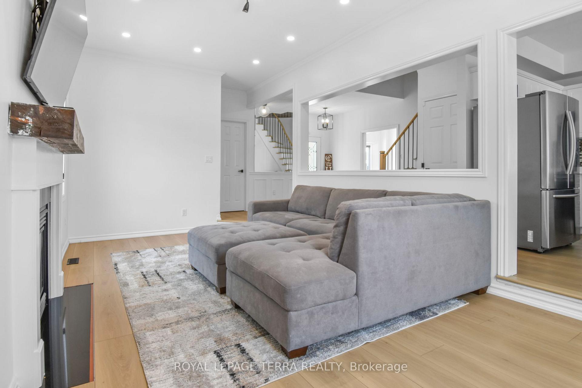 Photo 15 of Unit Upper Part, 10 Silvercreek Crescent, Barrie, Ardagh — HOMEH