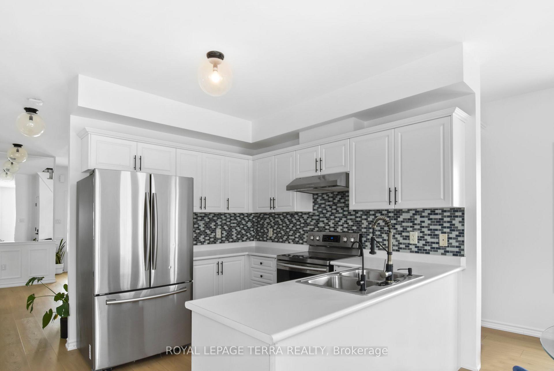 Photo 20 of Unit Upper Part, 10 Silvercreek Crescent, Barrie, Ardagh — HOMEH