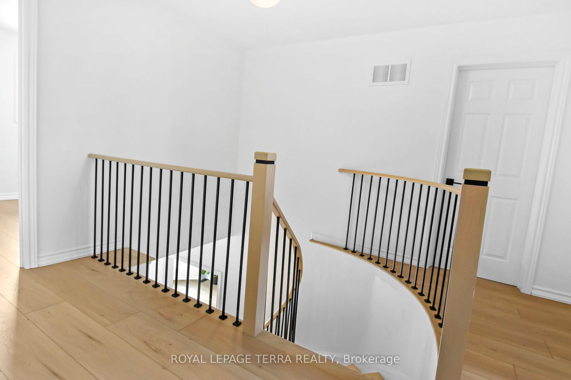 Photo 30 of Unit Upper Part, 10 Silvercreek Crescent, Barrie, Ardagh — HOMEH