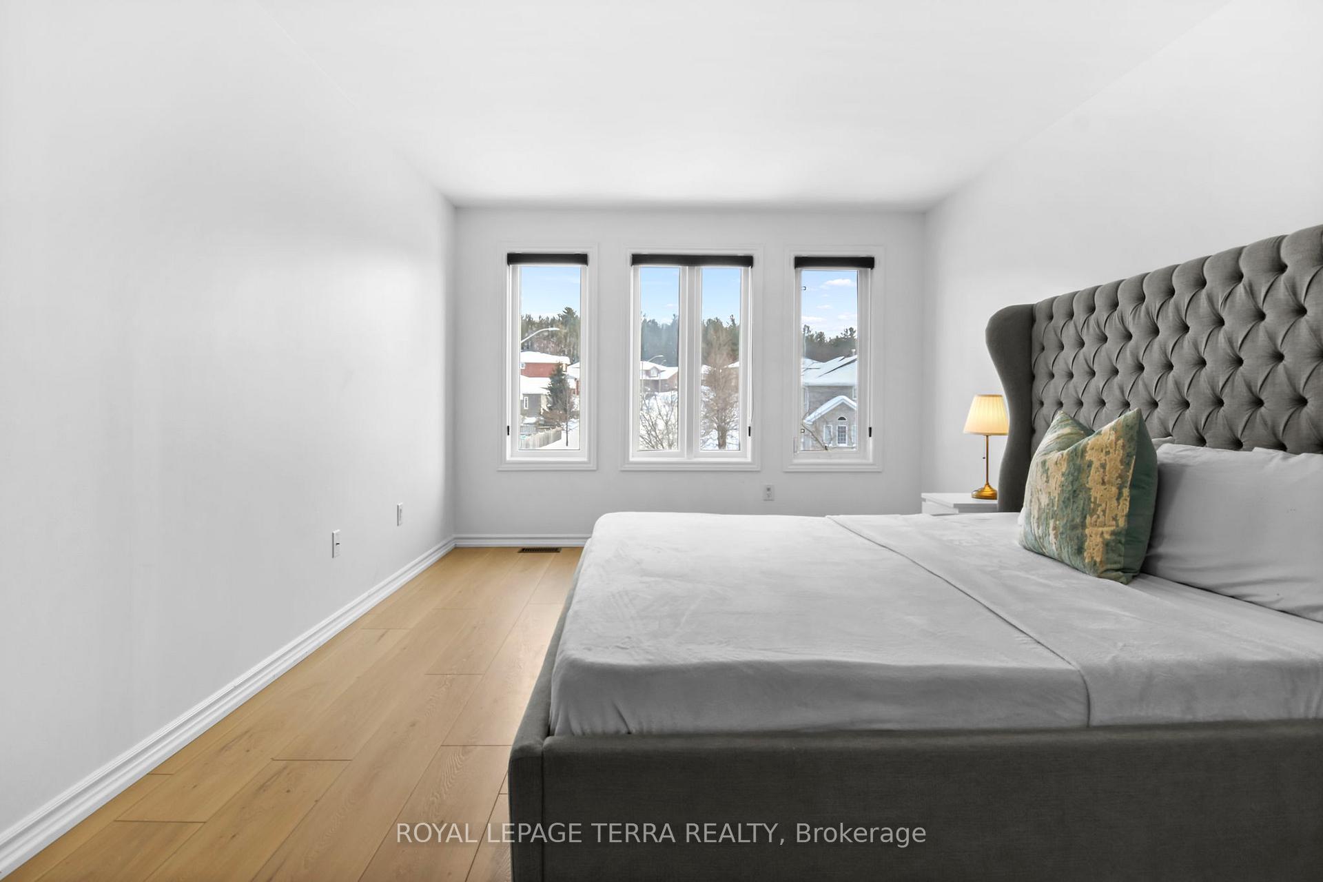 Photo 33 of Unit Upper Part, 10 Silvercreek Crescent, Barrie, Ardagh — HOMEH