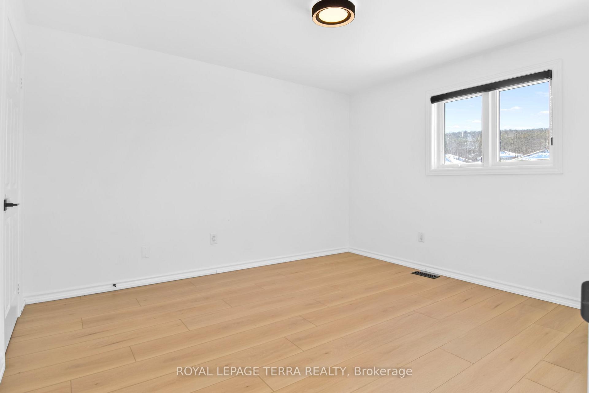 Photo 44 of Unit Upper Part, 10 Silvercreek Crescent, Barrie, Ardagh — HOMEH