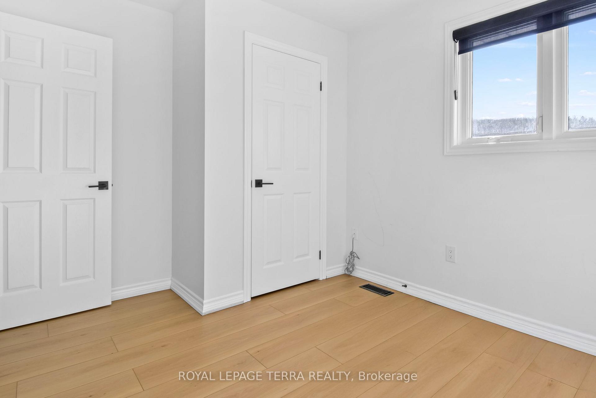 Photo 47 of Unit Upper Part, 10 Silvercreek Crescent, Barrie, Ardagh — HOMEH