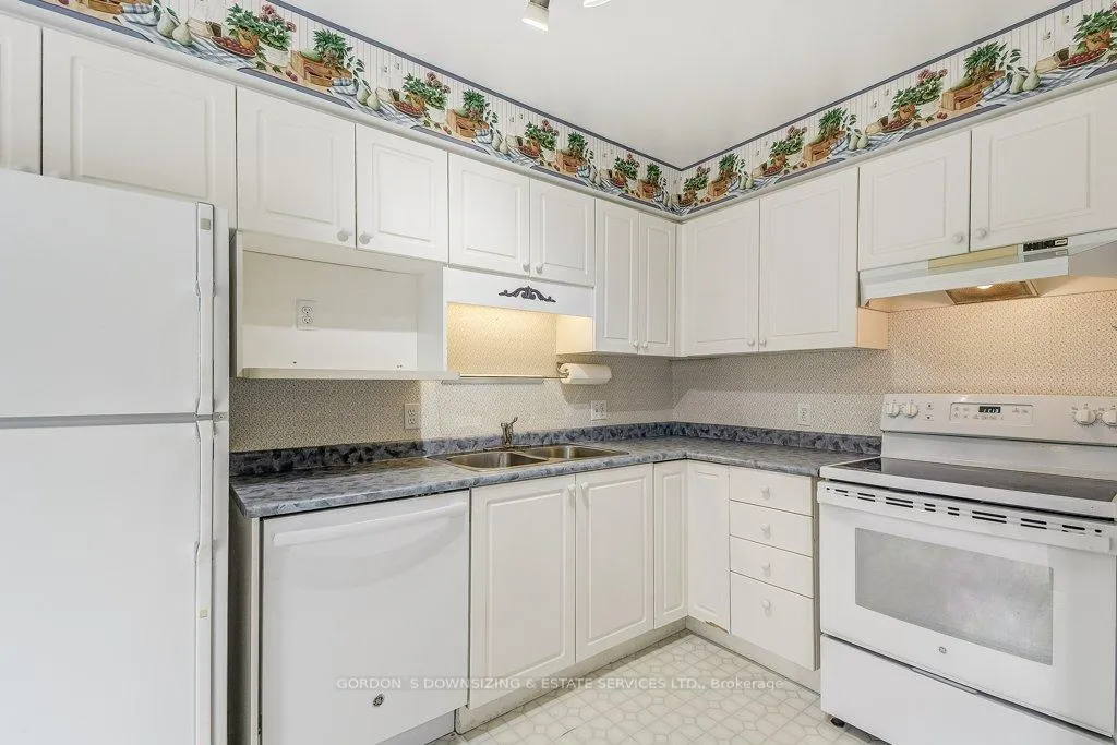 Photo 10 of 473 Laurel Gate Drive, Waterloo — HOMEH