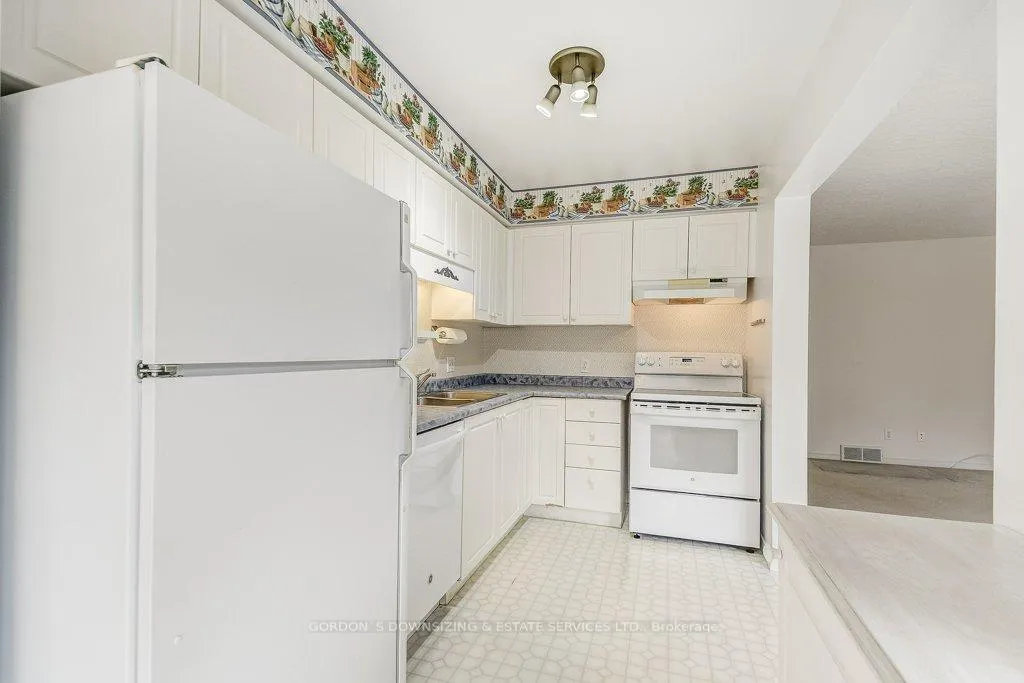 Photo 11 of 473 Laurel Gate Drive, Waterloo — HOMEH