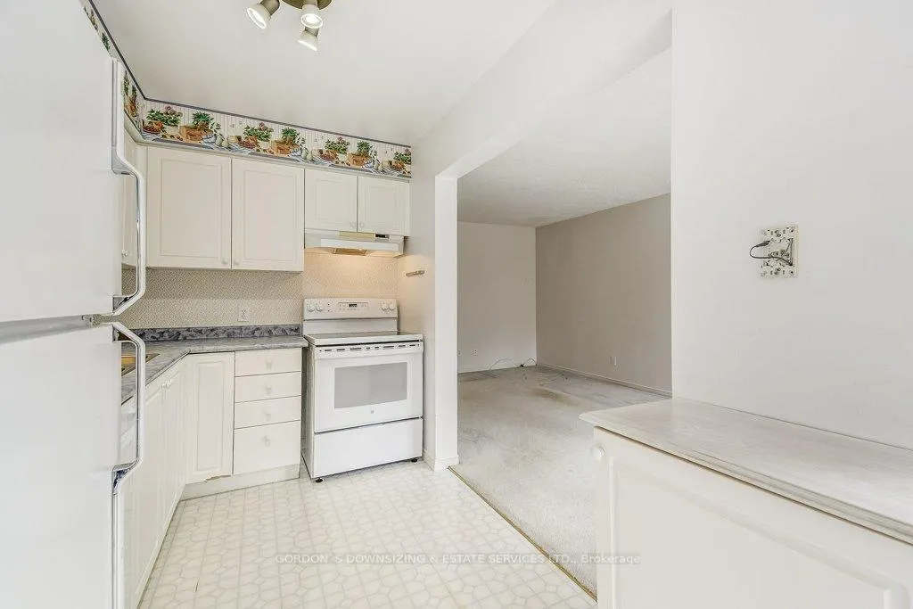 Photo 14 of 473 Laurel Gate Drive, Waterloo — HOMEH