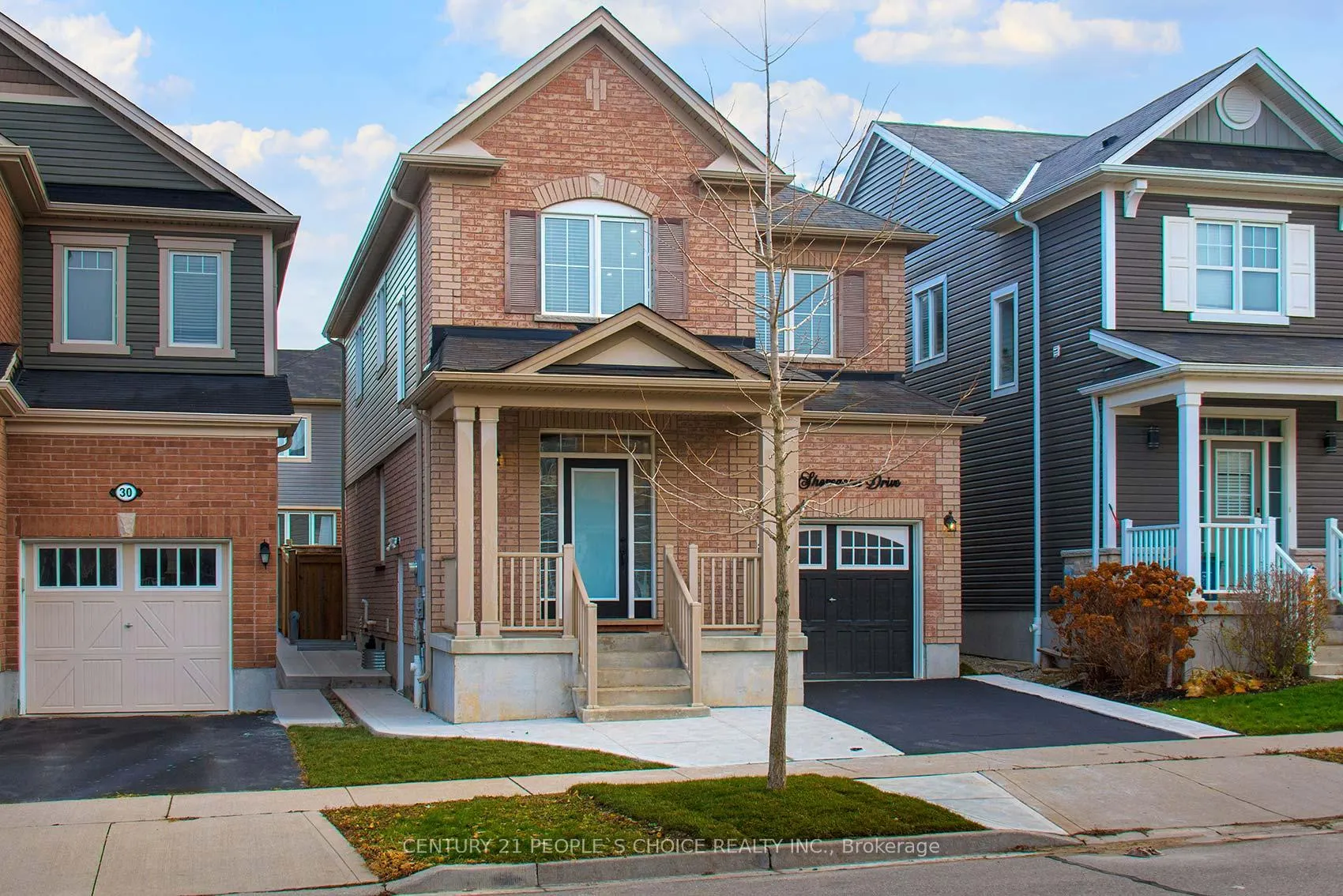 Photo 2 of 26 Shoreacres Drive, Kitchener — HOMEH