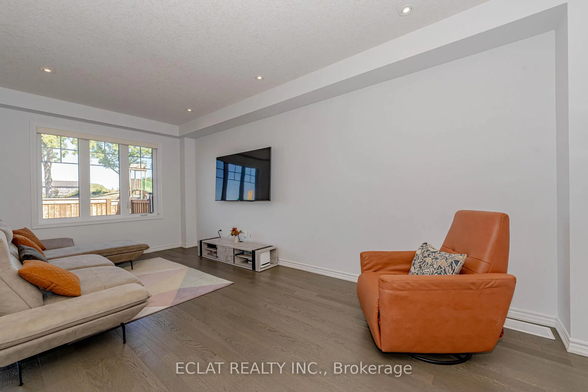 Photo 6 of Unit 19, 1 Tom Brown Drive, Brant, Paris — HOMEH