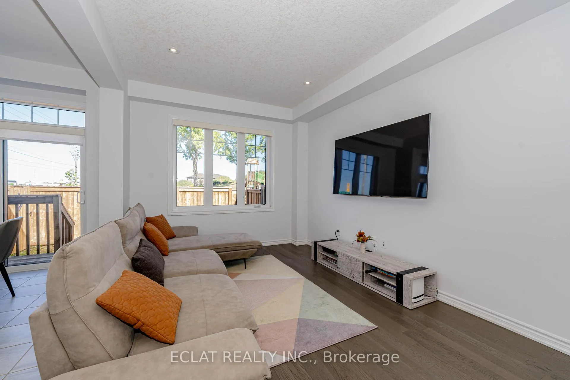 Photo 9 of Unit 19, 1 Tom Brown Drive, Brant, Paris — HOMEH