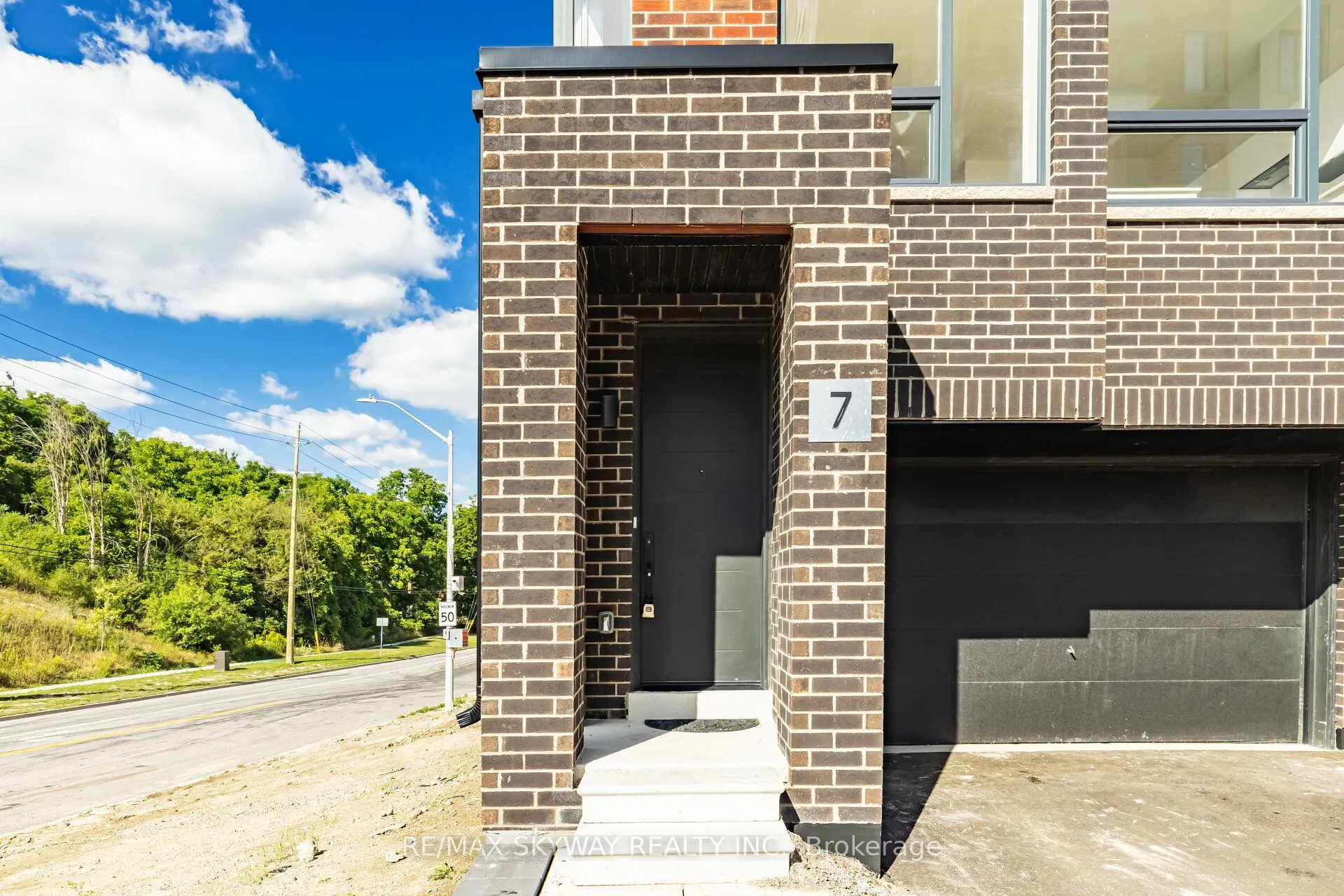 Photo 7 of 7 Taylor Court, Caledon, Bolton West — HOMEH
