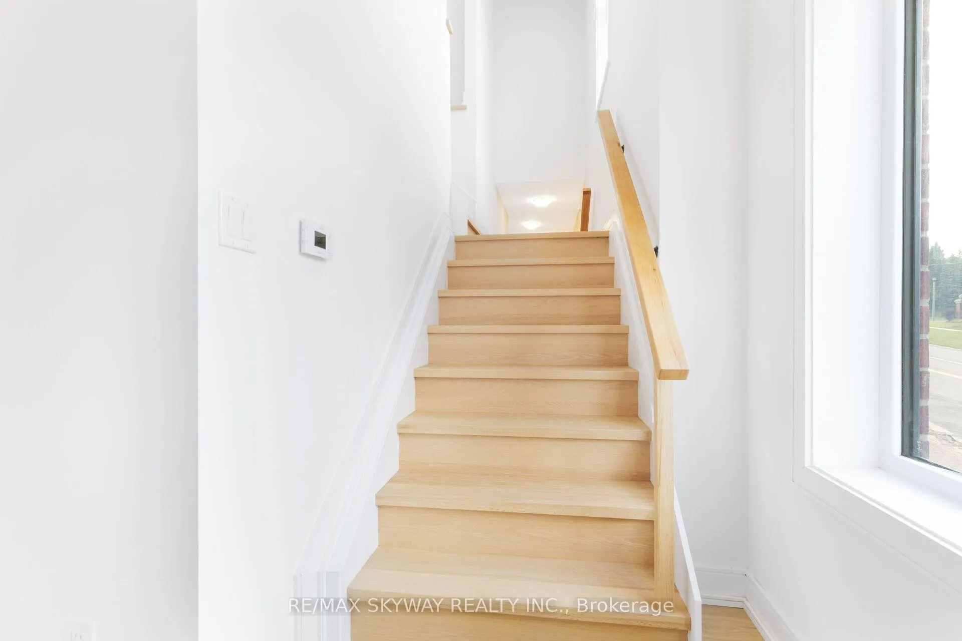 Photo 9 of 7 Taylor Court, Caledon, Bolton West — HOMEH