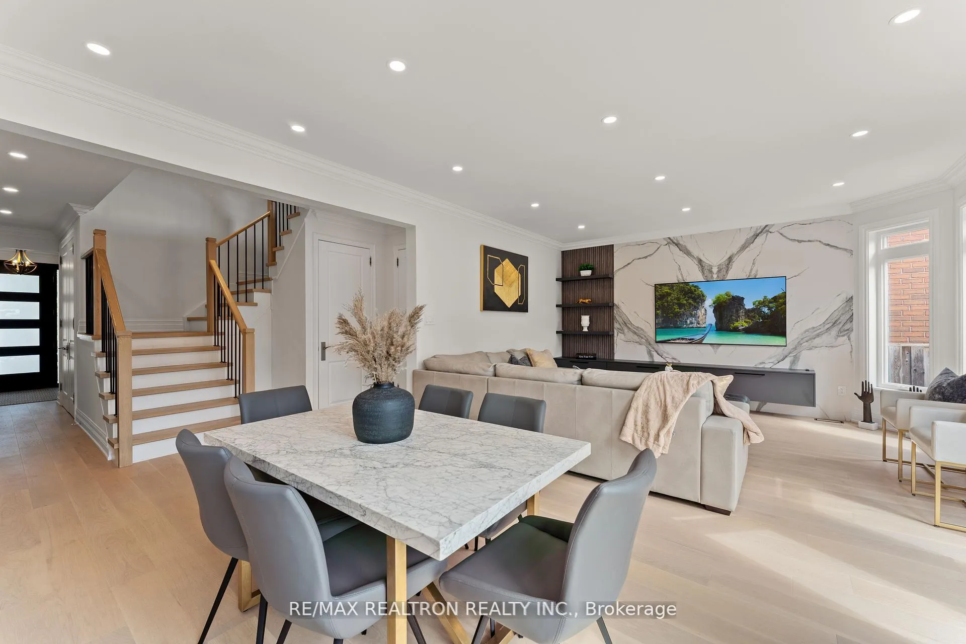 Photo 17 of 43 Basie Gate, Vaughan, Patterson — HOMEH