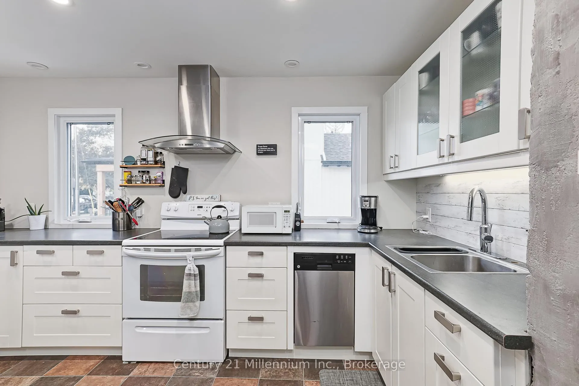 Photo 6 of 7 Fair Street, Collingwood — HOMEH