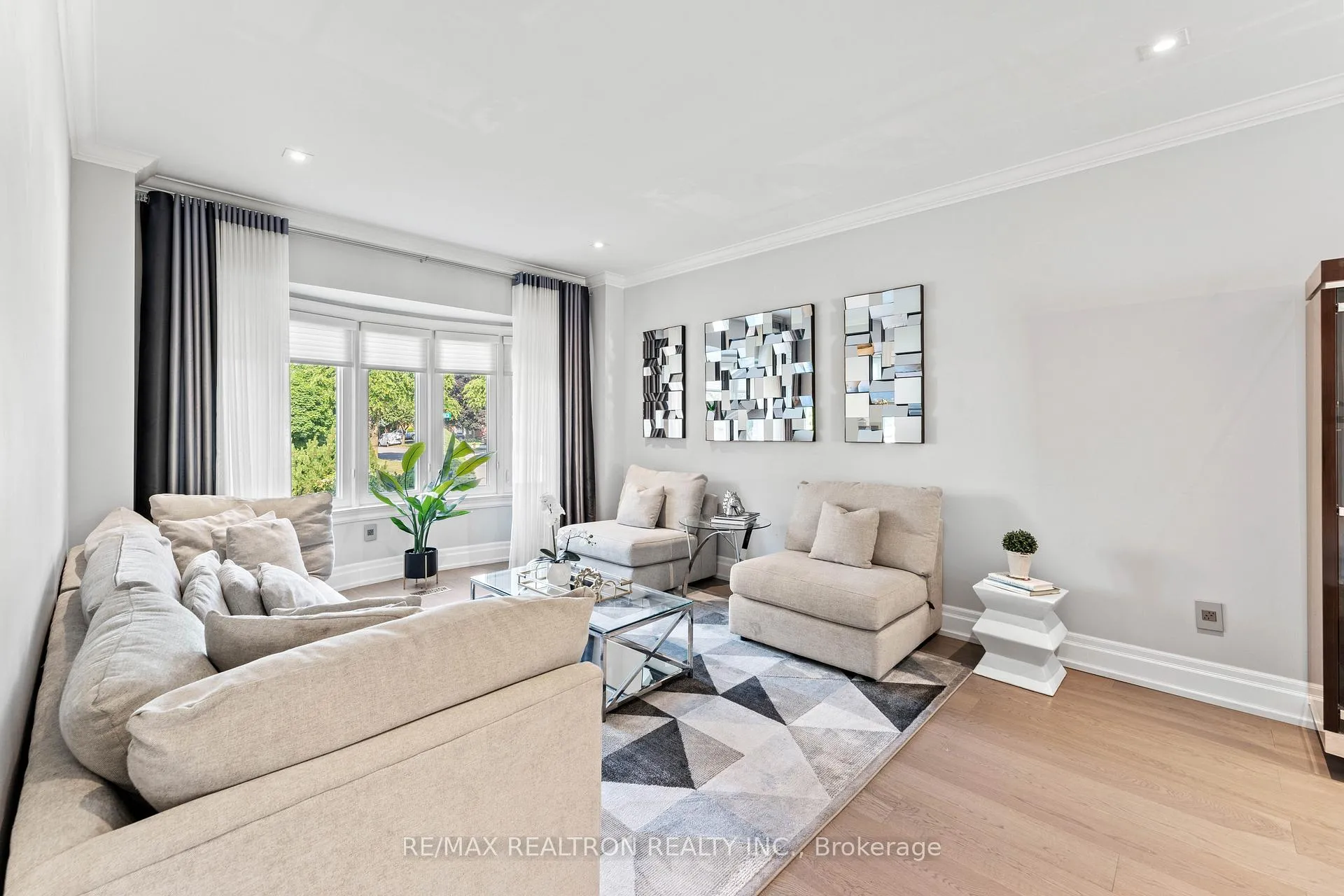 Photo 5 of 90 Savoy Crescent, Vaughan, Beverley Glen — HOMEH