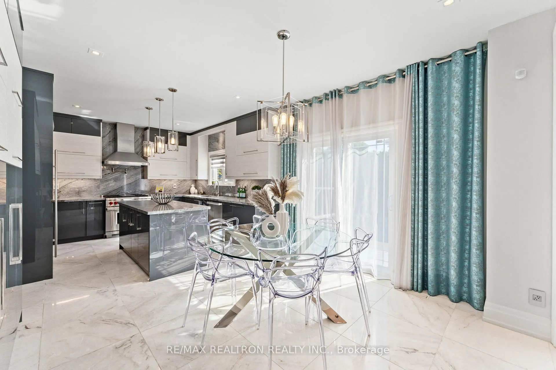 Photo 10 of 90 Savoy Crescent, Vaughan, Beverley Glen — HOMEH