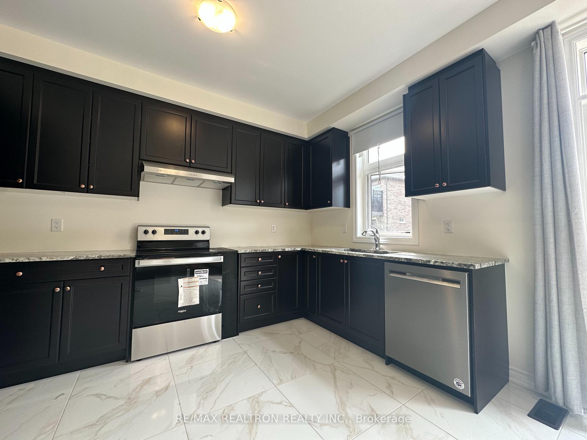 Photo 5 of 11 Bill Guy Drive, Georgina, Keswick South — HOMEH
